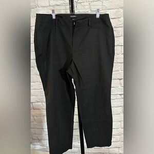 Sz 14 Roz & Ali cropped black pant. Mint condition worn maybe once!
